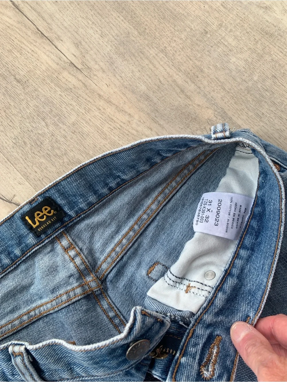 Lee men’s jeans size 31 x 32 Straight leg excellent condition